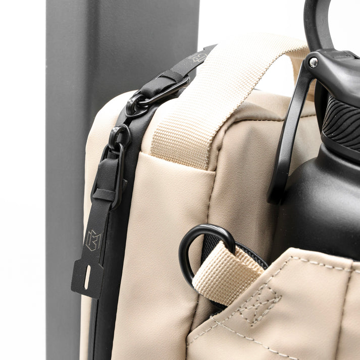 https://magneticbagcompany.com/cdn/shop/files/84EB35B3-3B52-4EEC-8D0A-C01D85DBB8A0.jpg?v=1755611684&width=713