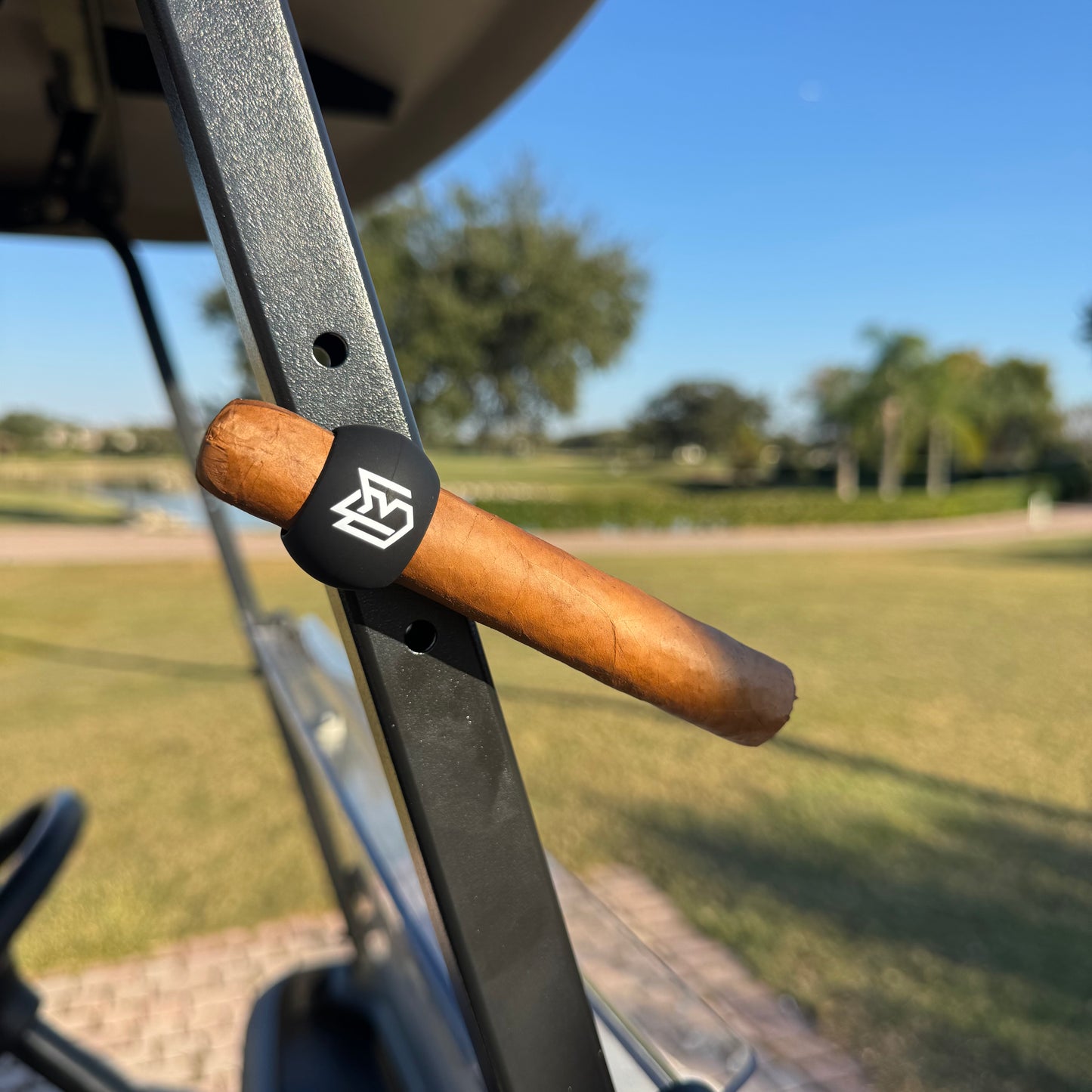 MAGNETIC CIGAR HOLDER